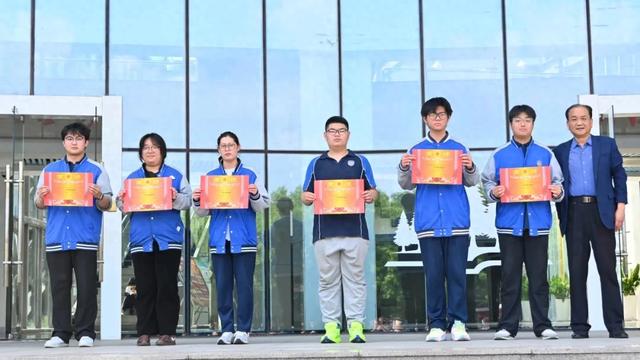 来恒德，要发光 | 恒德四月份“校园之星”