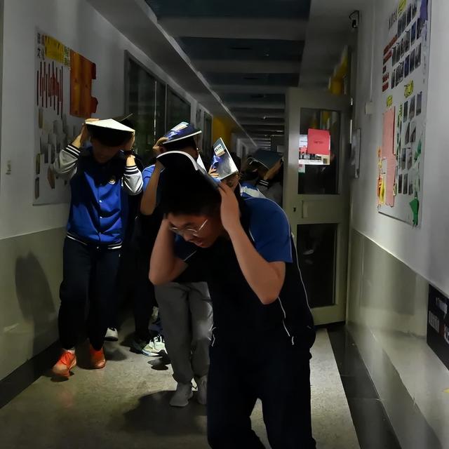 5・12 防震应急演练，护航师生安全成长