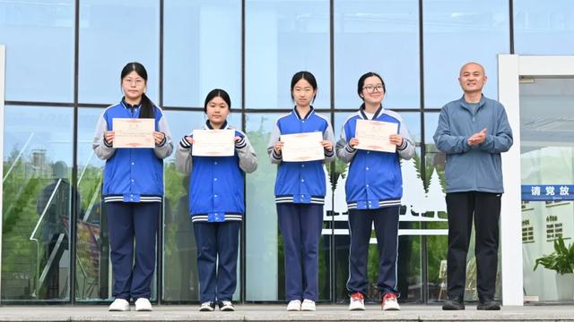 “政青春·值得期待” | 政治学科素养手抄报活动作品展示