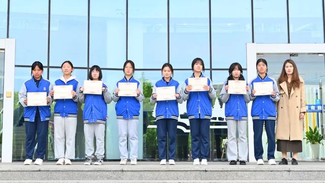 “政青春·值得期待” | 政治学科素养手抄报活动作品展示