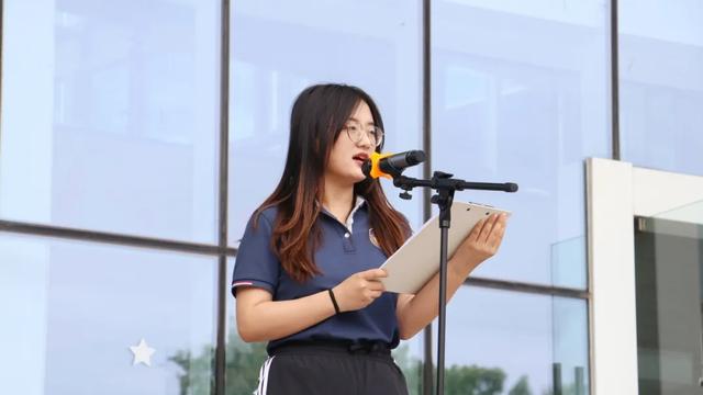 国旗下演讲 | 阳光心态，健康人生