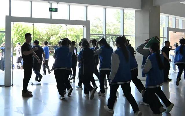 5・12 防震应急演练，护航师生安全成长