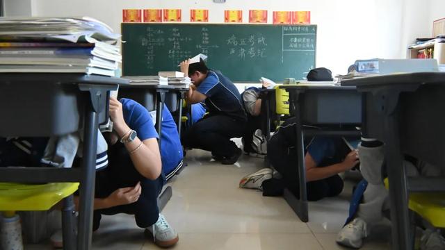 5・12 防震应急演练，护航师生安全成长