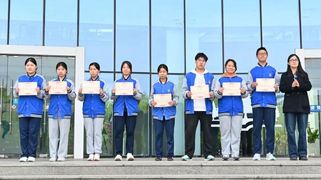 “政青春·值得期待” | 政治学科素养手抄报活动作品展示